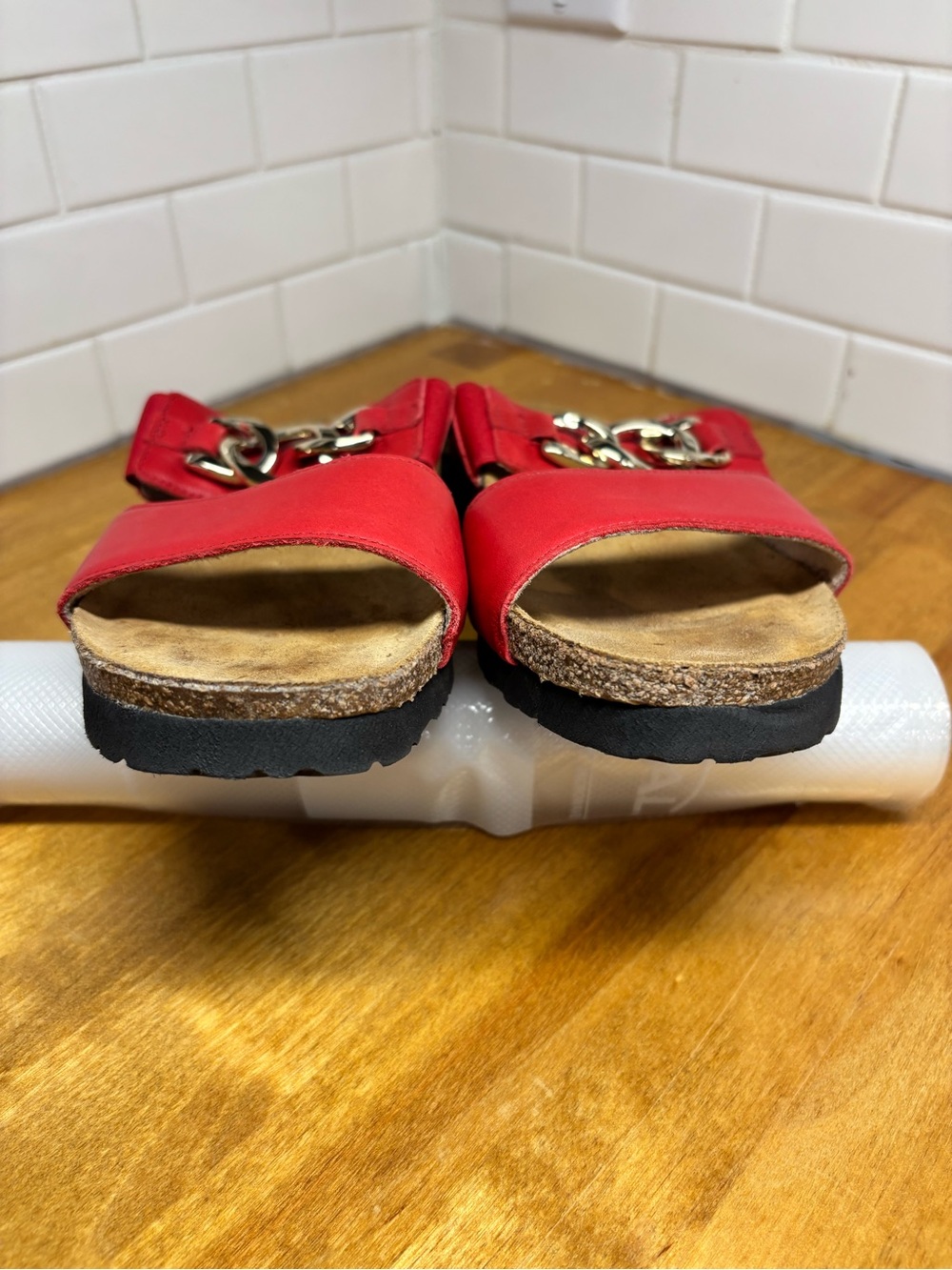 Naot Red Leather Comfort Slide Sandals Gold Chain Accent Size 40 US 9 - Picture 6 of 9